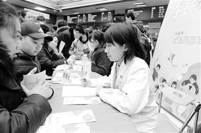 蘭州大學(xué)第一醫(yī)院舉行“新年！新高度！”兒童保健義診活動(dòng)