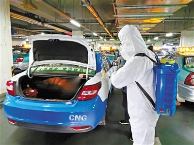 免費(fèi)接送一線抗“疫”人員 蘭州奔馬雷鋒車(chē)隊(duì)，你們真棒！