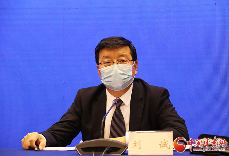 甘肅省人社廳：落實(shí)落細(xì)“四個(gè)確?！贝胧?實(shí)現(xiàn)貧困人口基本養(yǎng)老保險(xiǎn)全覆蓋（圖）