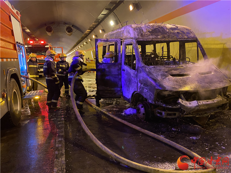 【微視頻】爭分奪秒！蘭州龔家灣消防救援站隧道內(nèi)搶救防疫物資