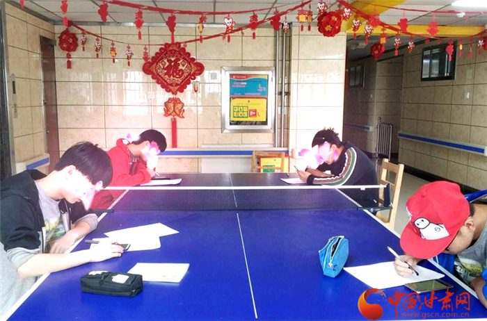 停課不?？?蘭州市兒童福利院組織初三學(xué)生首次線上月考 