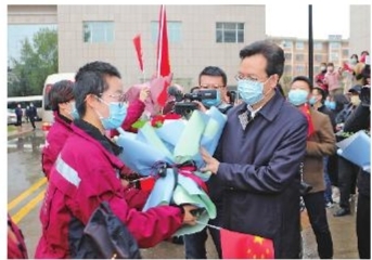 慶陽市第二、三批支援湖北醫(yī)療隊12名隊員凱旋