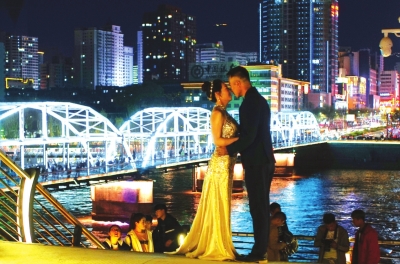 昨夜，中山橋夜景燈光更漂亮了