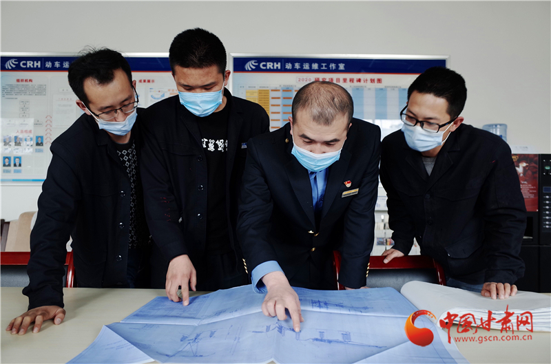 用奮斗的青春護(hù)航高鐵——記全國鐵路勞動(dòng)模范、蘭西動(dòng)車運(yùn)用所副所長張學(xué)東