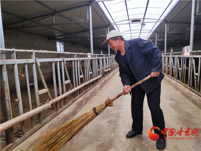 【甘肅省決戰(zhàn)決勝脫貧攻堅(jiān)】脫貧戶李明堂：脫貧也光榮 幸?？侩p手