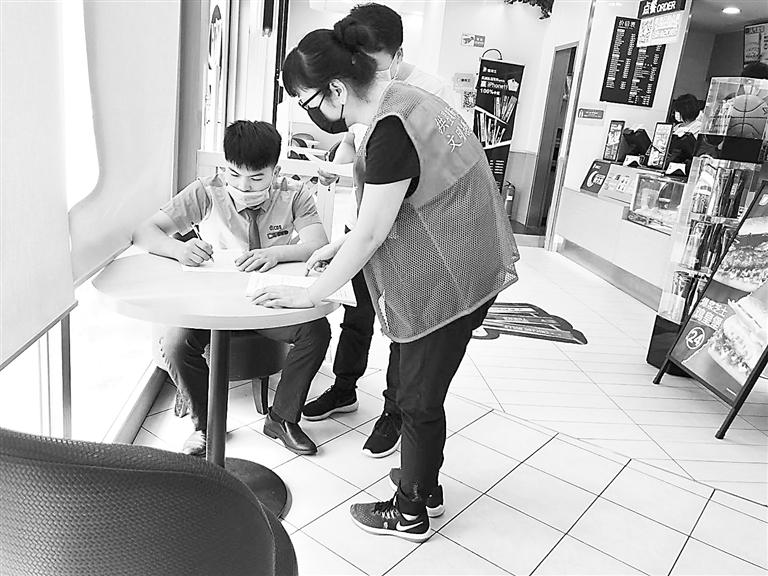 蘭州五里鋪西社區(qū)開(kāi)展“厲行節(jié)約 拒絕浪費(fèi)”主題宣傳活動(dòng)