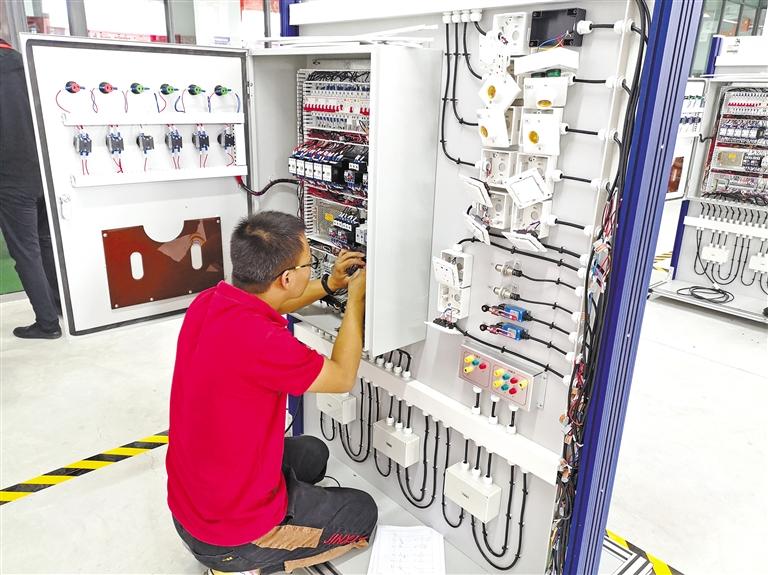 全國(guó)首屆職業(yè)技能大賽甘肅選拔賽開(kāi)賽