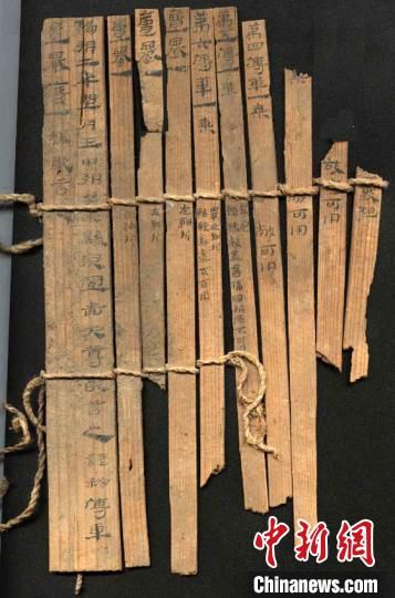 圖為藏于敦煌博物館內(nèi)的漢代簡(jiǎn)牘。敦煌市委宣傳部供圖