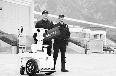 新奇！5G巡邏機器人亮相隴南武都街頭