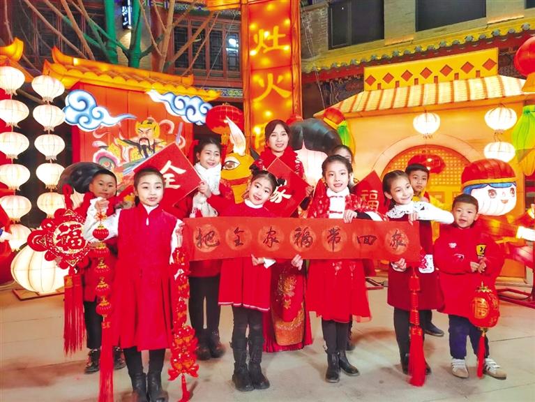 原創(chuàng)音樂(lè)電視《全家?！废蛱m州市人民拜年！