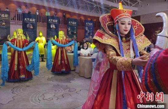 圖為中國首部邊塞史詩劇《天下雄關(guān)》首演發(fā)布會現(xiàn)場。　崔琳 攝
