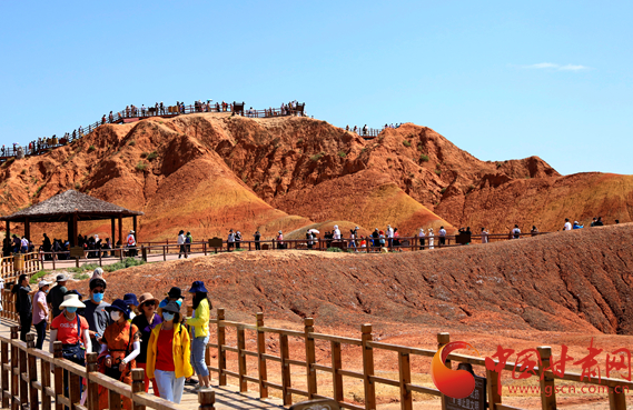 端午假期張掖共接待游客87.05萬(wàn)人次，實(shí)現(xiàn)旅游收入4.64億元