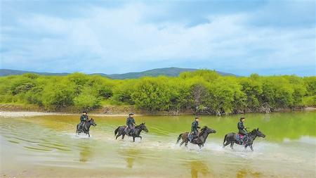 草原騎警，牧民心中的親人——記瑪曲縣公安局草原騎警大隊(duì)