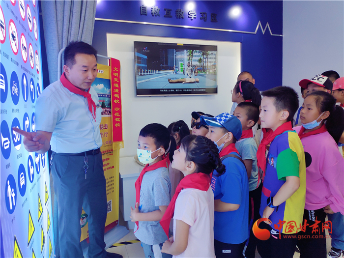 蘭州市取消向義務(wù)教育階段學(xué)生免費提供教輔材料政策