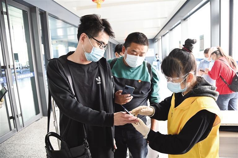 蘭州車站積極做好“十一”長假旅客運(yùn)輸準(zhǔn)備工作  節(jié)日期間預(yù)計發(fā)送旅客102萬人