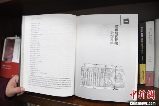 《甘肅藏敦煌遺書研究文獻(xiàn)引得》編纂耗時(shí)8年，收錄研究文獻(xiàn)數(shù)據(jù)總計(jì)17000條，時(shí)間跨越110年?！钇G敏 攝