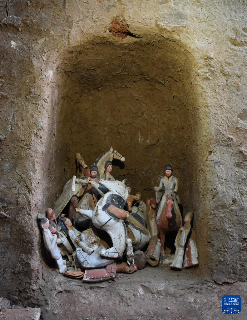 甘肅武威市唐代吐谷渾王族墓葬群慕容智墓墓道壁龕出土儀仗俑群（資料圖）。