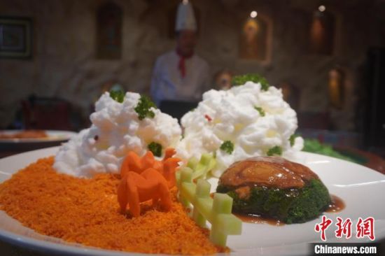 圖為敦煌菜代表菜肴展示。　九美旦增 攝