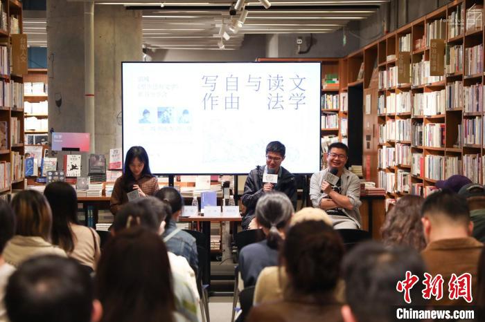 《至少還有文學》推出：在今天，我們?yōu)槭裁催€需要文學？