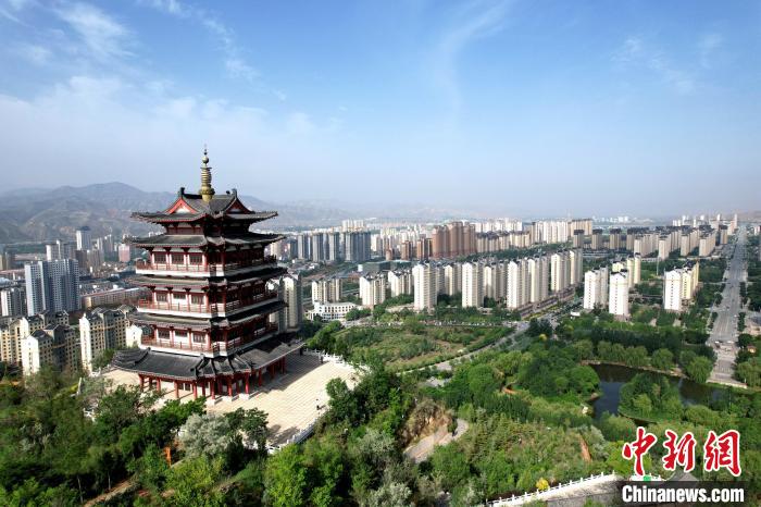 圖為航拍樂都區(qū)朝陽山片區(qū)?！⊙Φ?攝