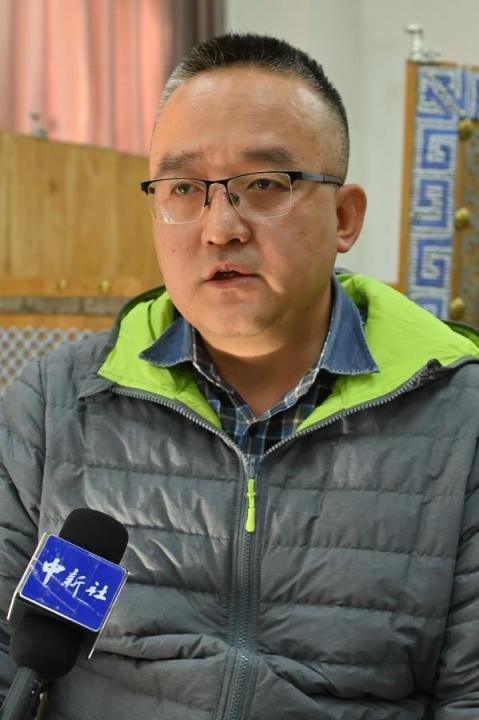 謝焱，甘肅省文物考古研究所副研究館員、考古研究二部主任、田野考古項目負責人。主持參與了張家川馬家塬戰(zhàn)國西戎墓地、臨潭磨溝齊家文化墓地等20多項考古調(diào)查、發(fā)掘工作，曾獲得中國國家文物局田野考古二、三等獎，“十二五”文物保護科學和技術(shù)創(chuàng)新二等獎等榮譽。