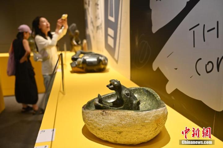 圖為該藝術(shù)展展陳的蛇紋石作品《河馬池》。中新社記者 李亞龍 攝