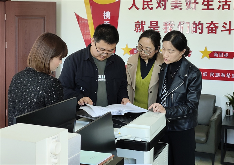 徽縣紀(jì)檢監(jiān)察系統(tǒng)組成3個(gè)片區(qū)協(xié)作交叉檢查組深入各鄉(xiāng)鎮(zhèn)督查惠民惠農(nóng)政策落實(shí)、村集體“三資”規(guī)范管理等工作.jpg