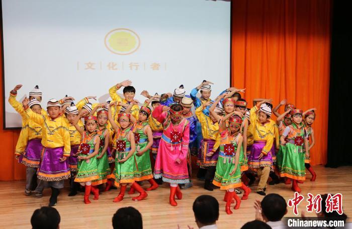 圖為蘭州大學(xué)文化行者團(tuán)隊(duì)走進(jìn)民族社區(qū)，開展系列活動(dòng)。(資料圖)蘭州大學(xué)供圖