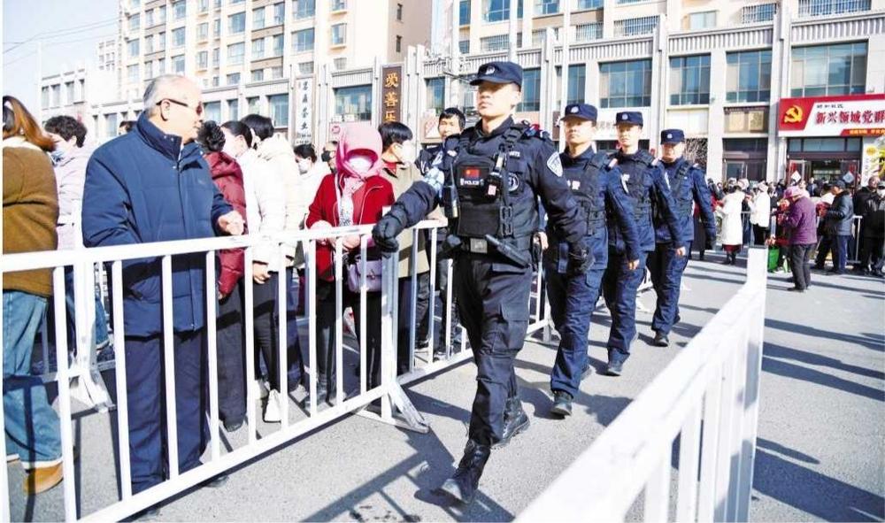 臨澤公安護(hù)航元宵節(jié)民俗文化活動