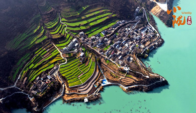 春到文縣早 花開(kāi)碧水間