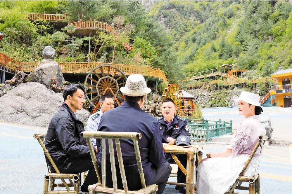 積石山公安走進大墩峽開展民法典普法宣傳